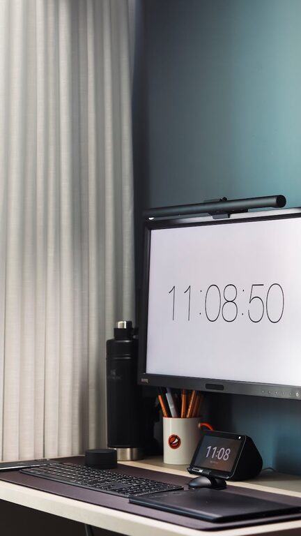 Cum să organizezi spațiul de lucru acasă pentru o productivitate mai bună